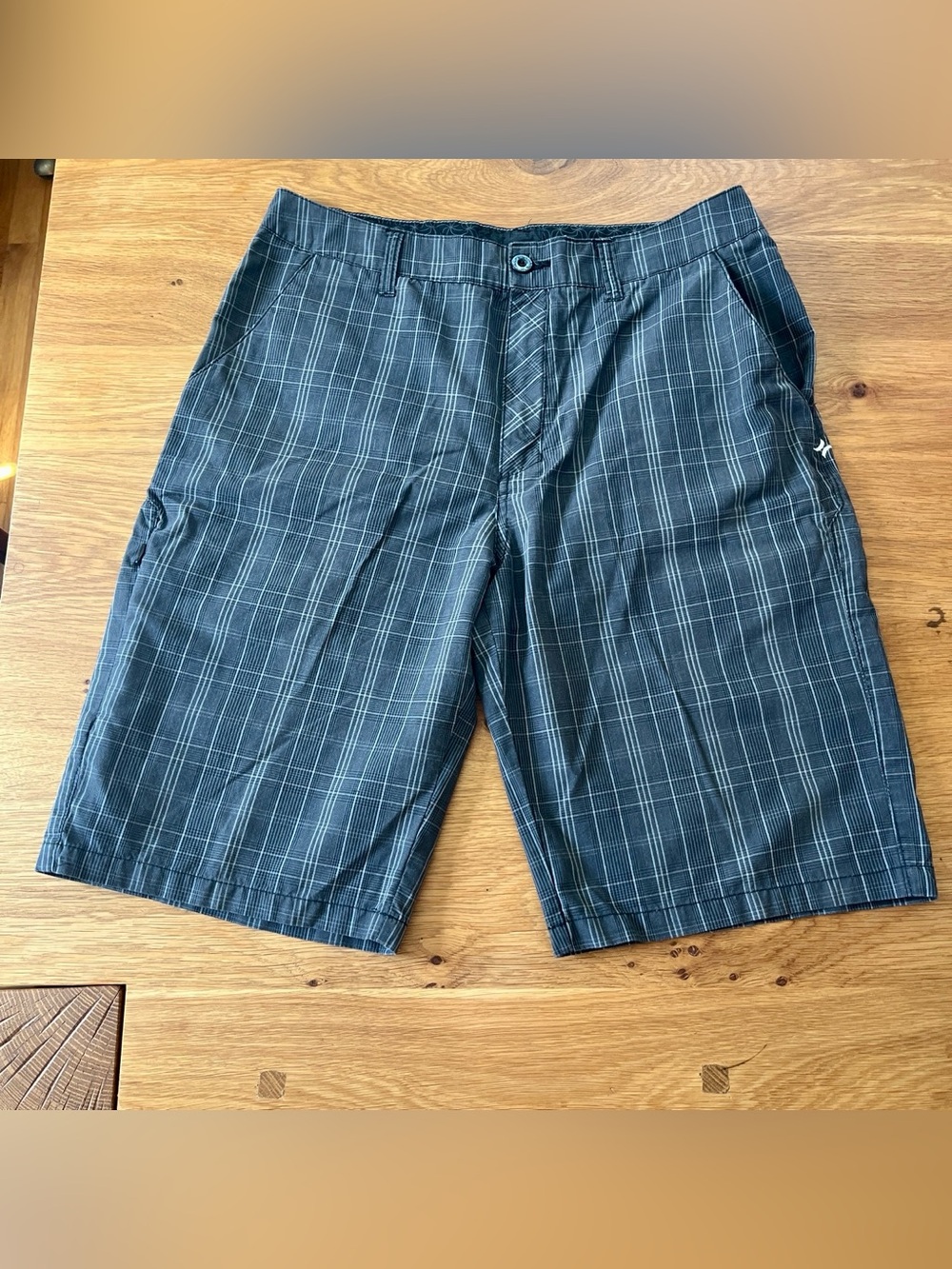 Men’s Hurley Shorts Gray with White Stripes / Plaid Size 31